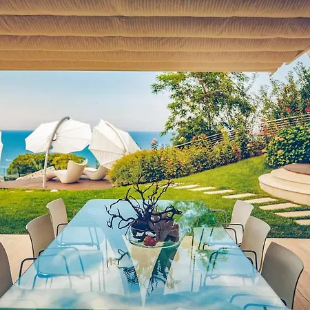 Sleeps 8 With Pool Air Con And Wifi