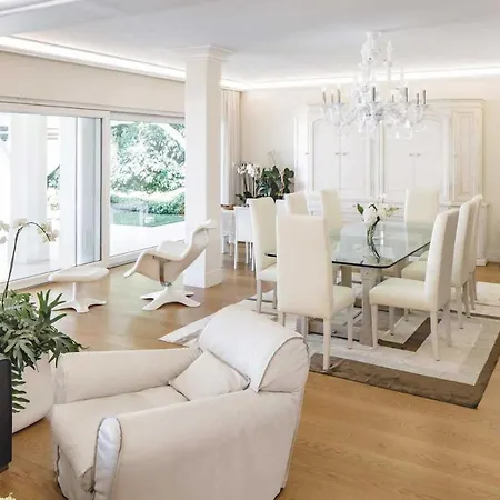 Sleeps 8 With Pool Air Con And Wifi *