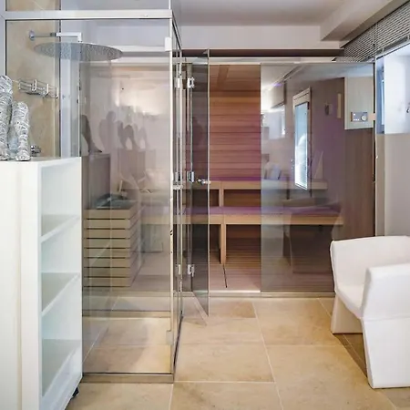 Sleeps 8 With Pool Air Con And Wifi Villa