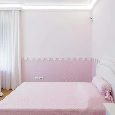 Sleeps 8 With Pool Air Con And Wifi *