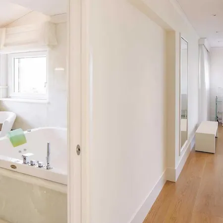 Villa Sleeps 8 With Pool Air Con And Wifi