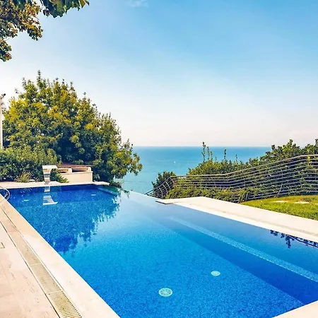 Sleeps 8 With Pool Air Con And Wifi * Pietra la Croce