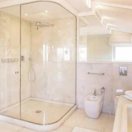 Sleeps 8 With Pool Air Con And Wifi * Pietra la Croce
