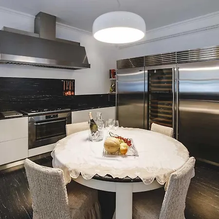 Villa Sleeps 8 With Pool Air Con And Wifi