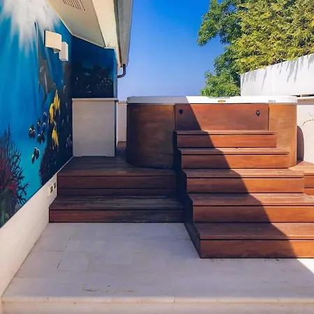 Sleeps 8 With Pool Air Con And Wifi Villa