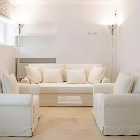 Villa Sleeps 8 With Pool Air Con And Wifi *