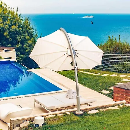 Sleeps 8 With Pool Air Con And Wifi