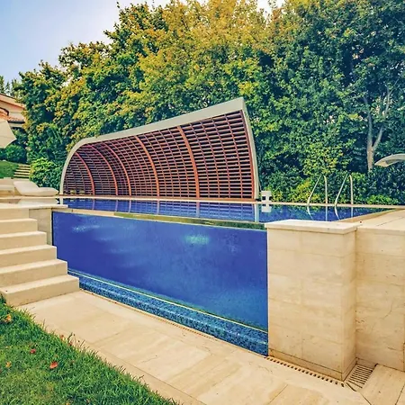 Sleeps 8 With Pool Air Con And Wifi Villa Pietra la Croce