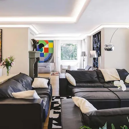 Sleeps 8 With Pool Air Con And Wifi *